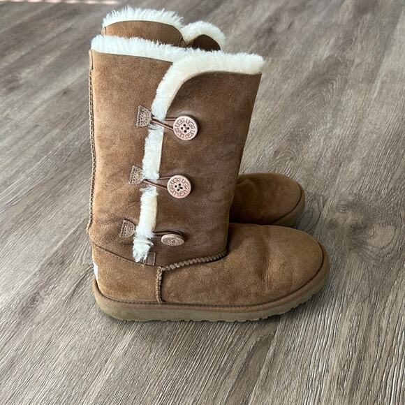 UGG Bailey Button Triplet Boot - Picture 1 of 9